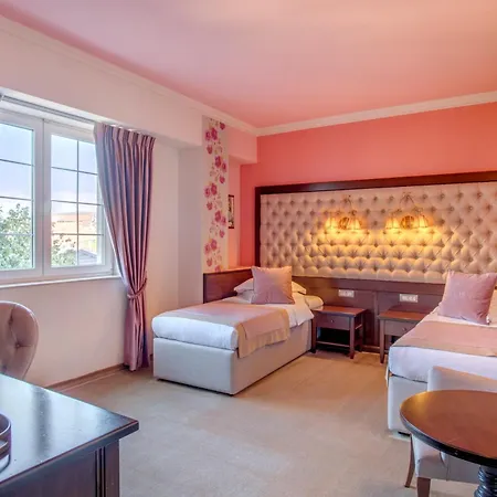 Simfonia Boutique Hotel 4*